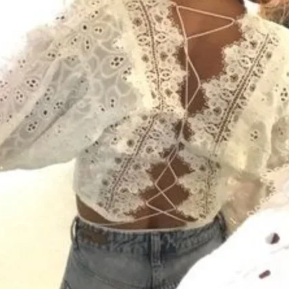Ecru Lab Beautiful Lace Boho Crop top  open back Size M Medium